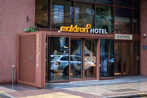 Hotel chain cancels bookings on same day Oasis gigs .